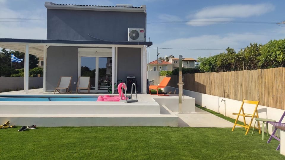 Property building, Patio, Day, Activities, Garden, Cycling, Garden view, Pool view, Swimming pool, locker, sunbed
