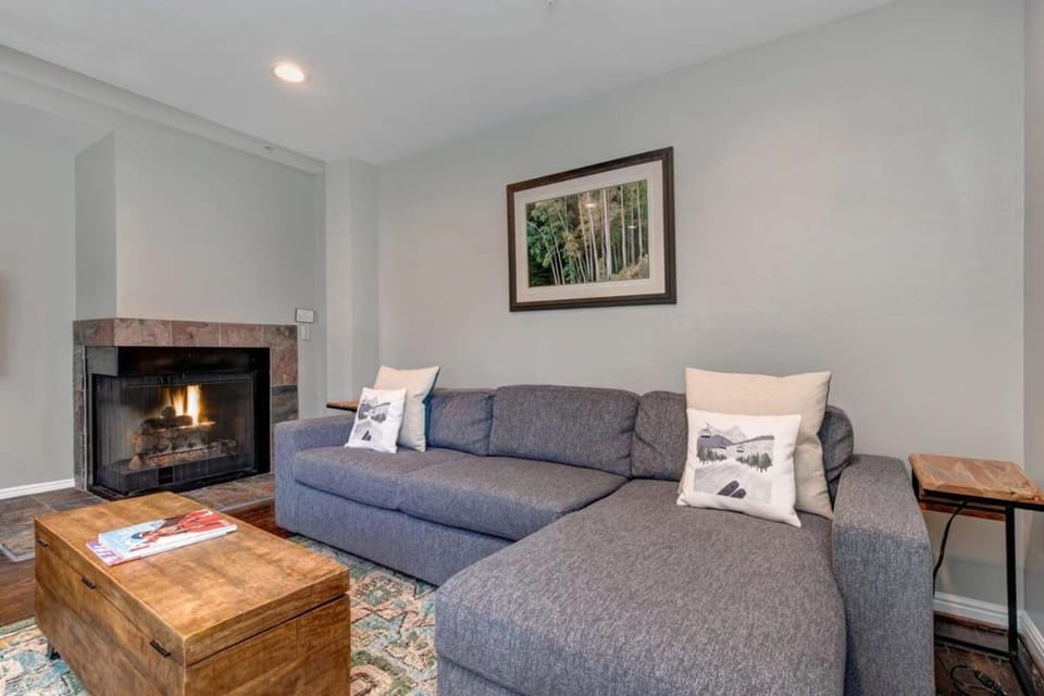 Charming 3BDR Downtown Condo Steps to Town Lift House in Park City