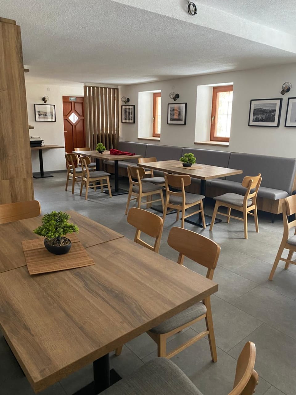 Restaurant/places to eat, Lounge or bar, Internal: Not applicable to any particular room