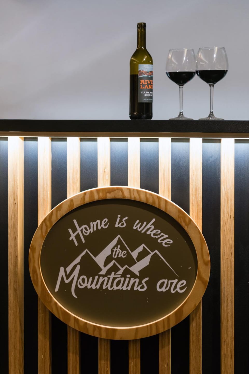 Lounge or bar, Food and drinks, Text overlay, Alcoholic drinks