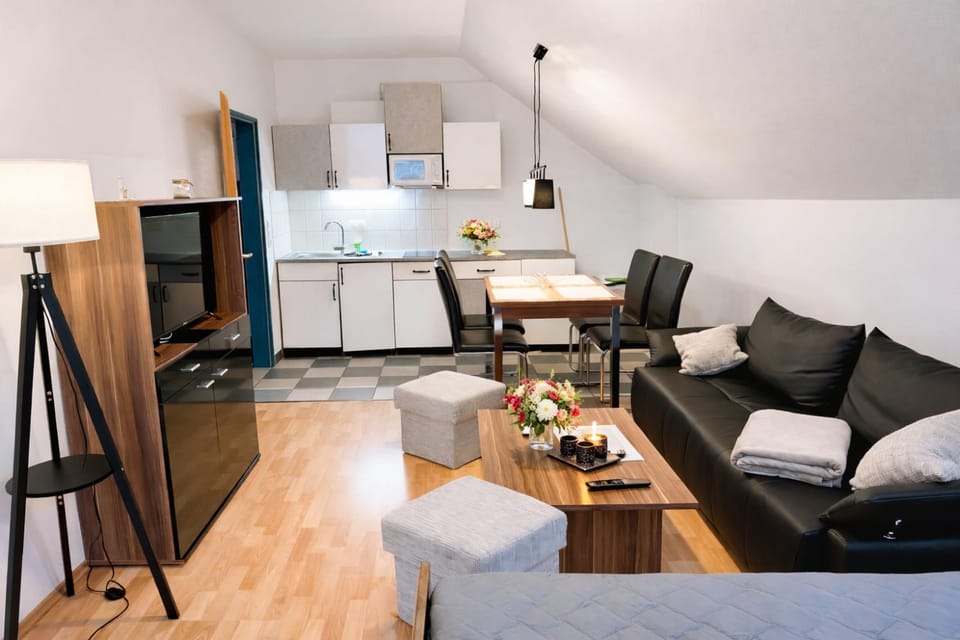 Kitchen or kitchenette, Seating area, Dining area, pet friendly, stove
