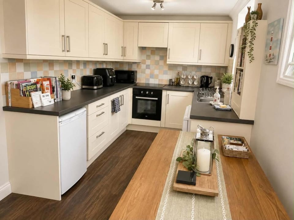 Coastal Walks and Beaches Relaxing Seaside Stay Apartment in Paignton