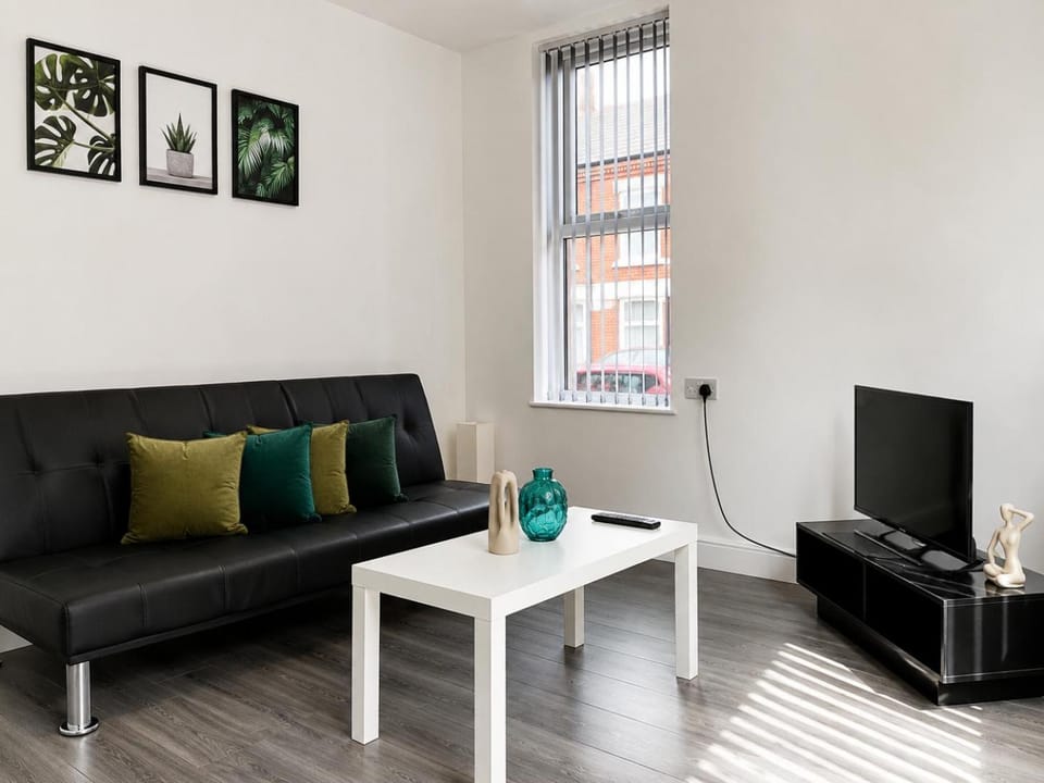 Burleigh House - Free Wifi Apartment in Leicester