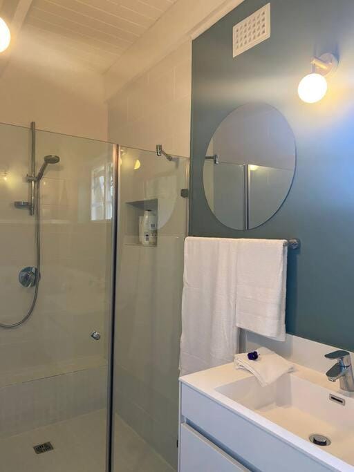 Gorgeous, private cottage in prestigious Newlands. Apartment in Cape Town