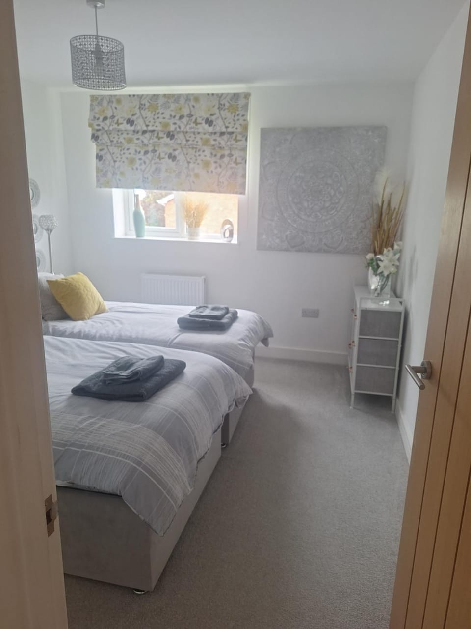 Luxurious 3 bedroom house now with FULL FIBRE INTERNET Shangri la in village of Alfrick with driveway parking for 3 cars in an area of outstanding natural beauty, superb walking,close to Worcester, Malvern showground, theatre, Malvern hills, dogs welcome Villa in Malvern Hills District