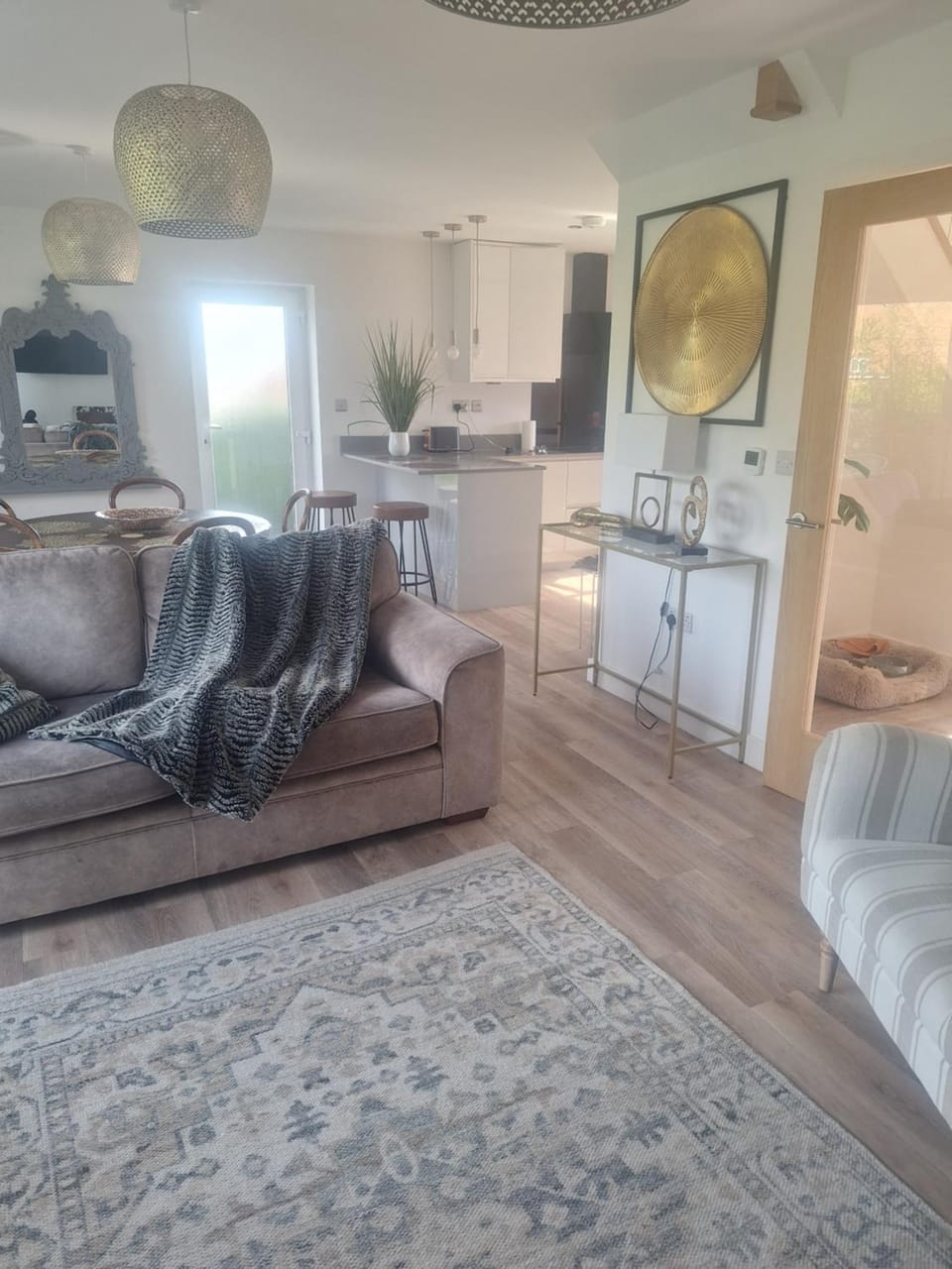 Luxurious 3 bedroom house now with FULL FIBRE INTERNET Shangri la in village of Alfrick with driveway parking for 3 cars in an area of outstanding natural beauty, superb walking,close to Worcester, Malvern showground, theatre, Malvern hills, dogs welcome Villa in Malvern Hills District