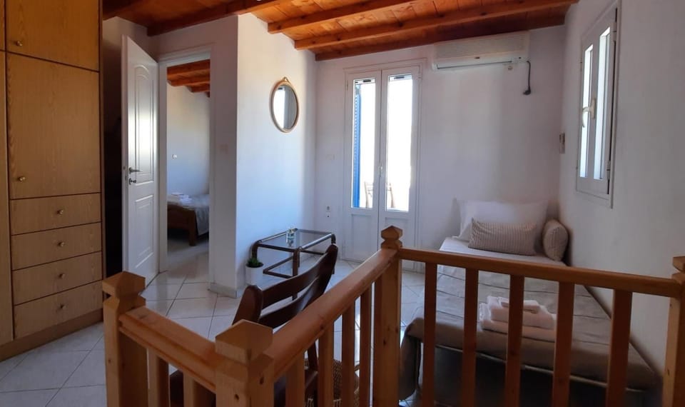 Cyclops apartment House in Milos