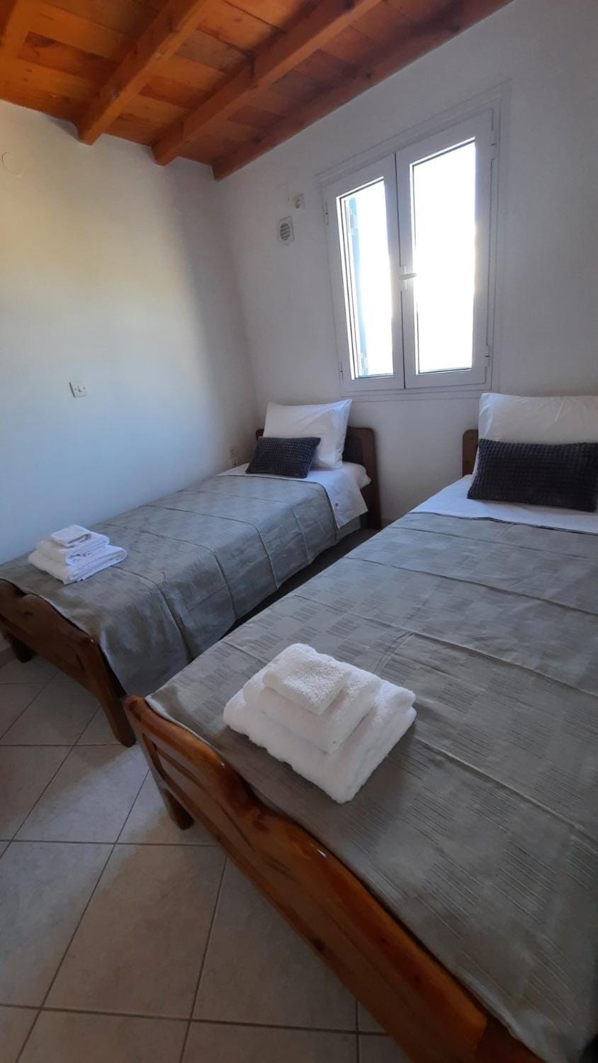 Cyclops apartment House in Milos