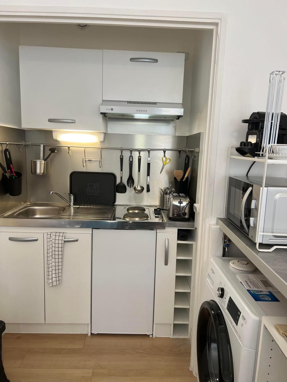 minibar, stove, toaster, washing machine