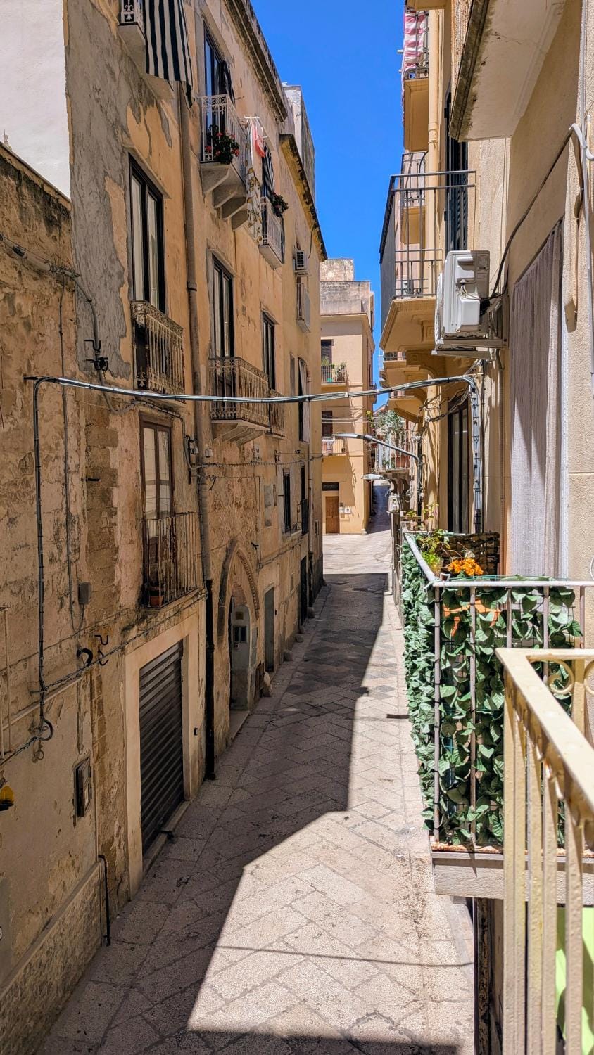Property building, Day, Neighbourhood, City view, Street view