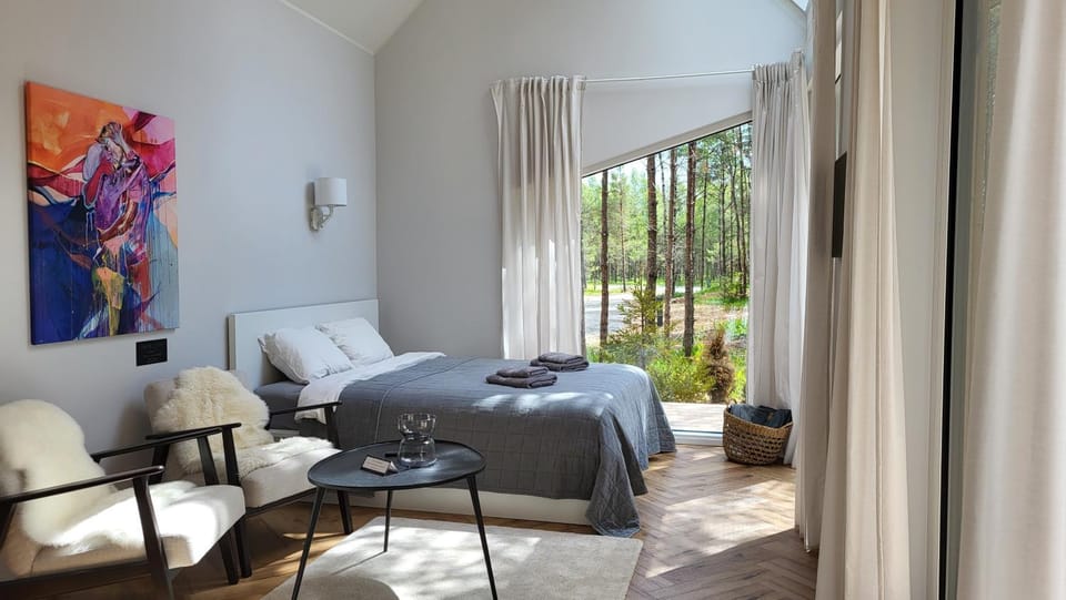 Bed, Living room, Photo of the whole room, Seating area, Bedroom