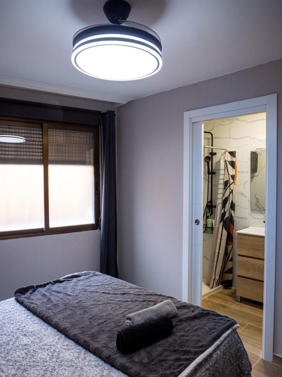 Bed, Photo of the whole room, Bedroom