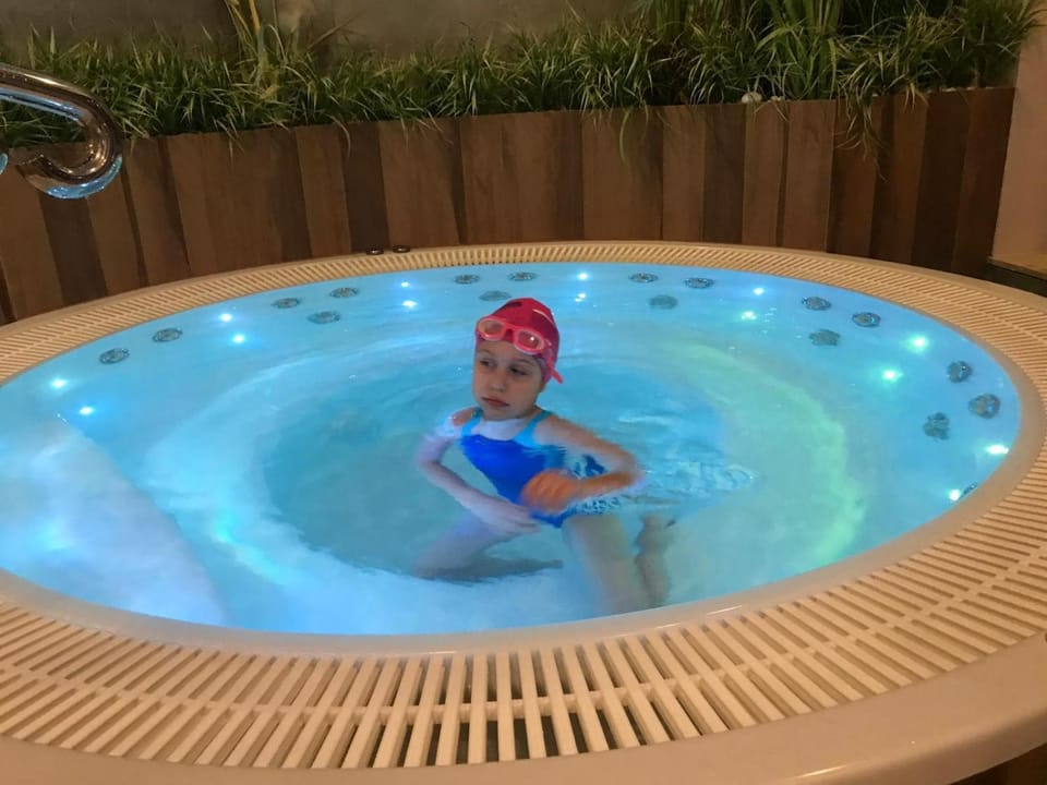 Hot Tub, Hot Tub