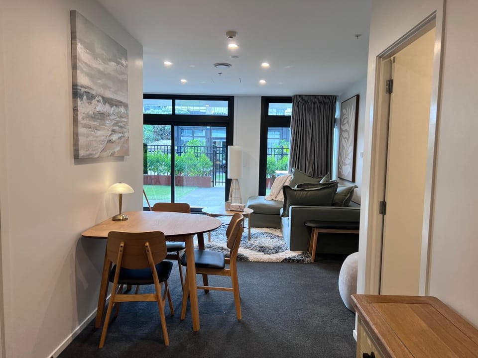 Living room, Photo of the whole room, Seating area, Dining area
