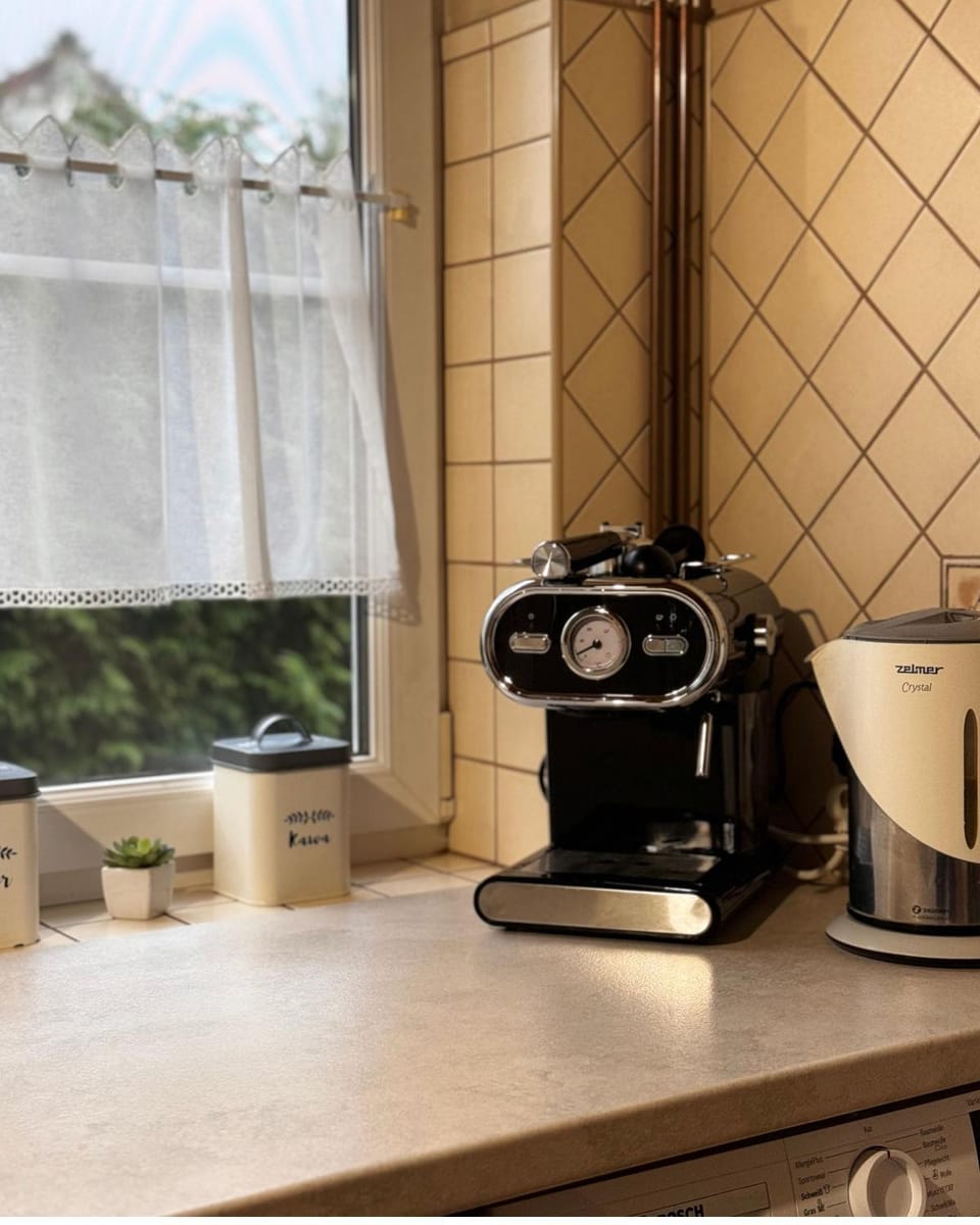 Coffee/tea facilities, Kitchen or kitchenette