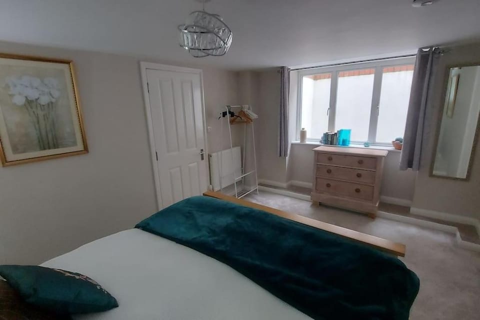The Den, 2 mins Chelt High Street, John Lewis etc Apartment in Cheltenham