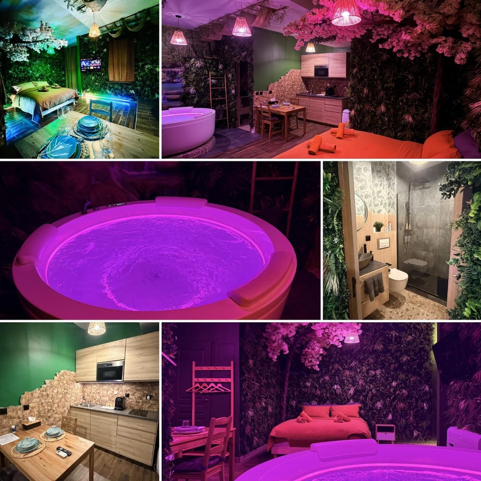 Hot Tub, TV and multimedia, View (from property/room), Decorative detail, Bedroom