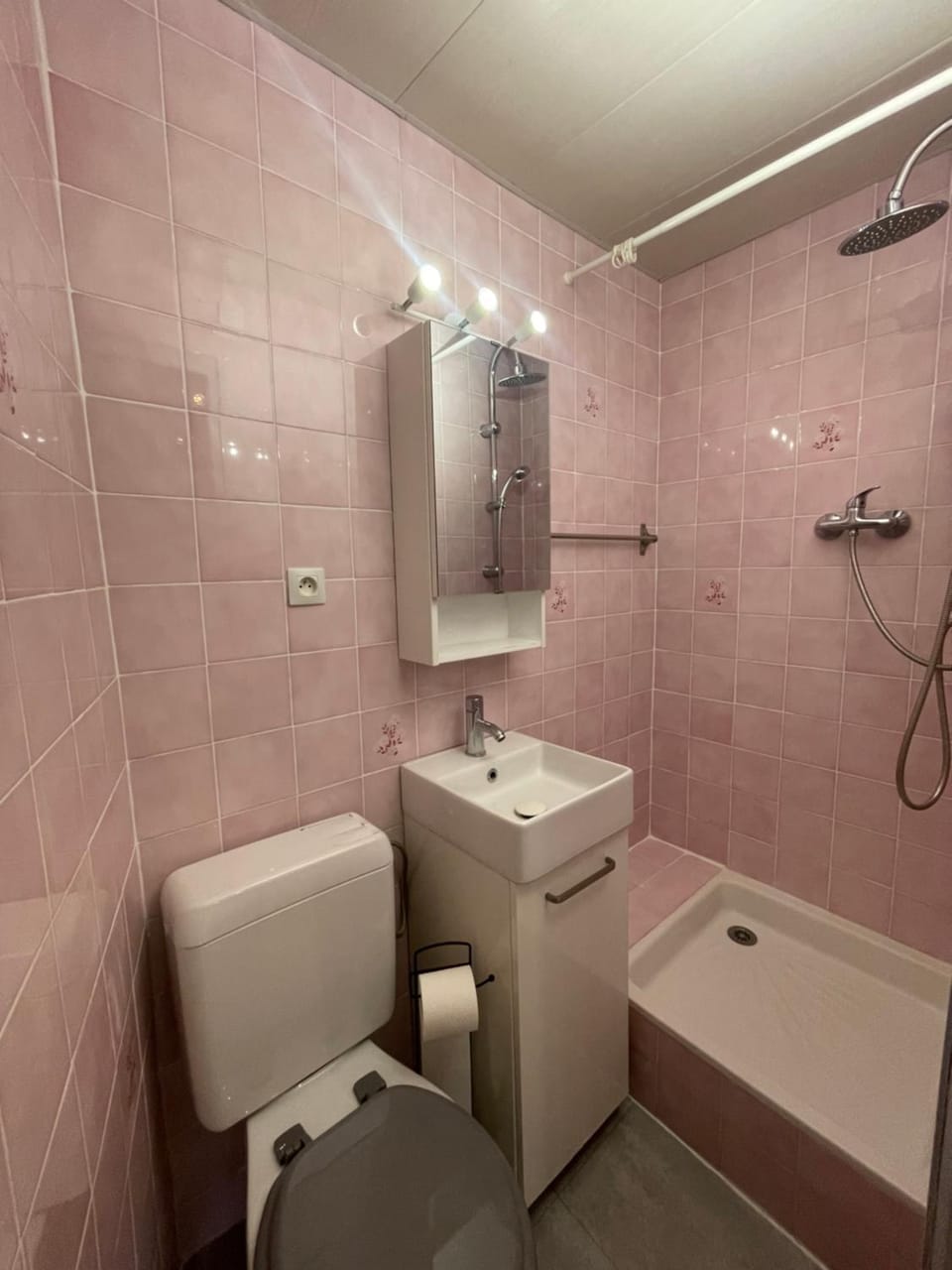 Shower, Toilet, Bathroom