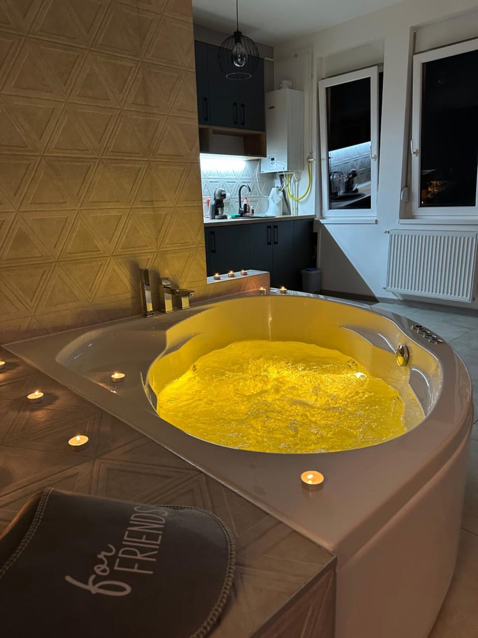 Hot Tub, Hot Tub, Kitchen or kitchenette