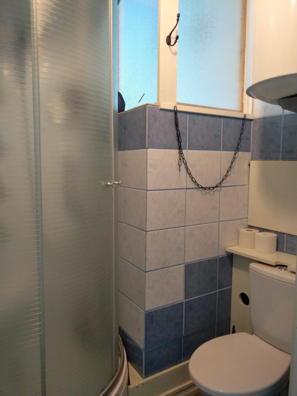 Shower, Toilet