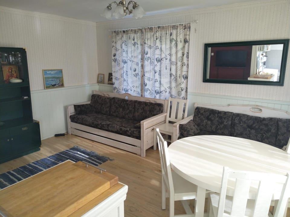 Bed, TV and multimedia, Seating area, Dining area