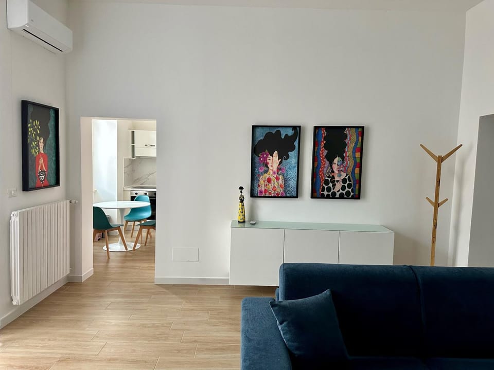 Living room, Decorative detail, Seating area, Dining area, air conditioner