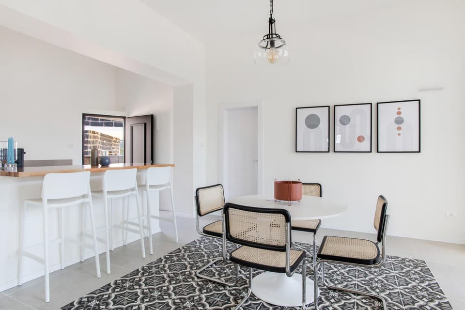 Seating area, Dining area