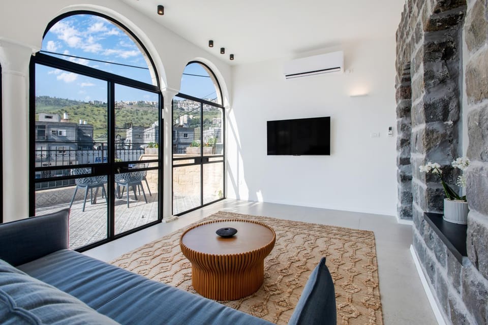 Communal lounge/ TV room, TV and multimedia, Balcony/Terrace, Living room, Evening entertainment