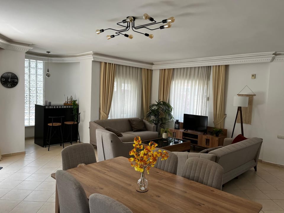 Communal lounge/ TV room, TV and multimedia, Living room