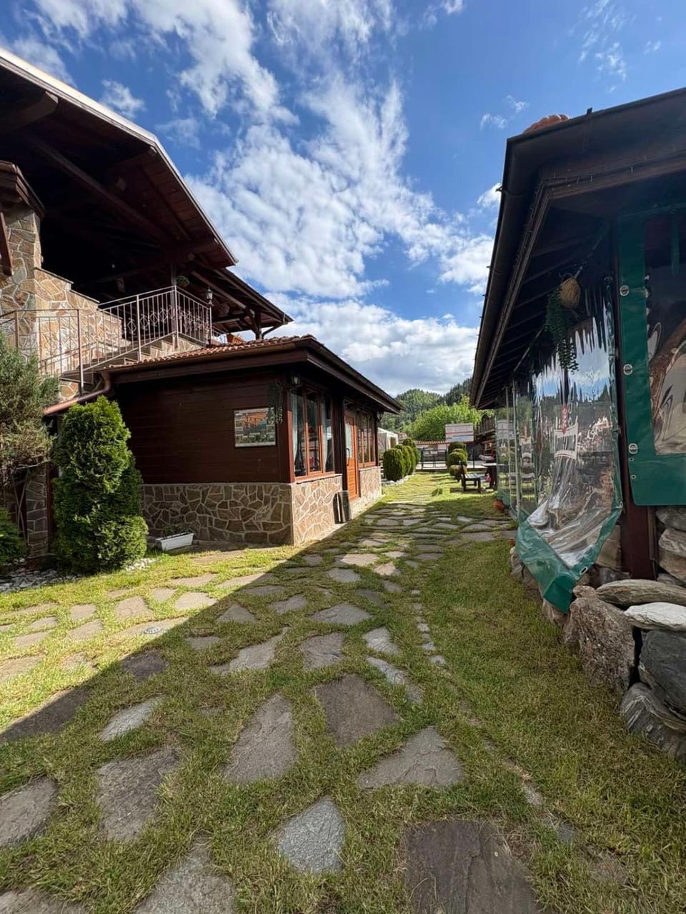 Комплекс Родопски рай, Complex Rodopski Rai Bed and Breakfast in Decentralized Administration of Macedonia and Thrace