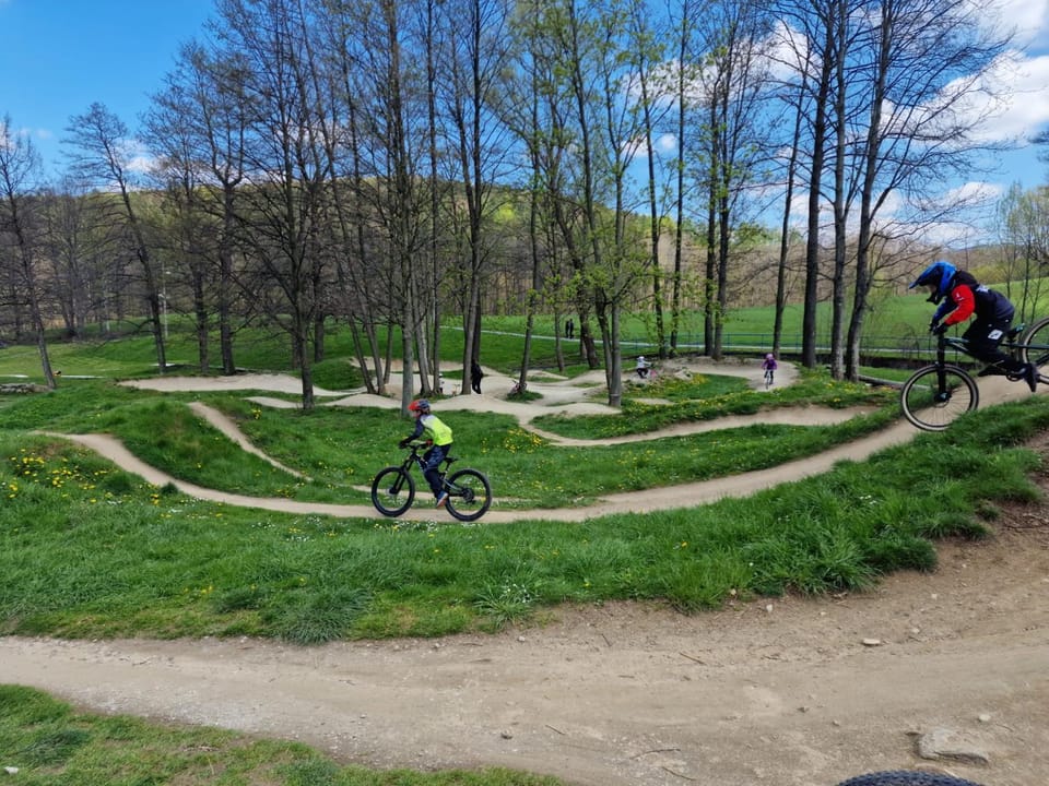 Natural landscape, Cycling, group of guests