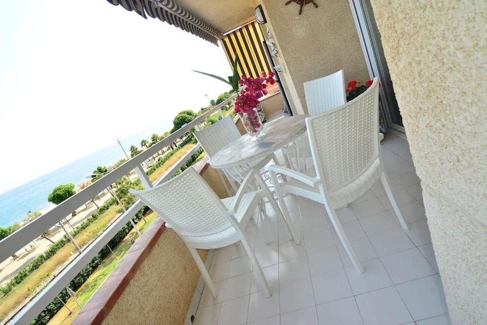 Day, Natural landscape, View (from property/room), Balcony/Terrace, Living room, Sea view