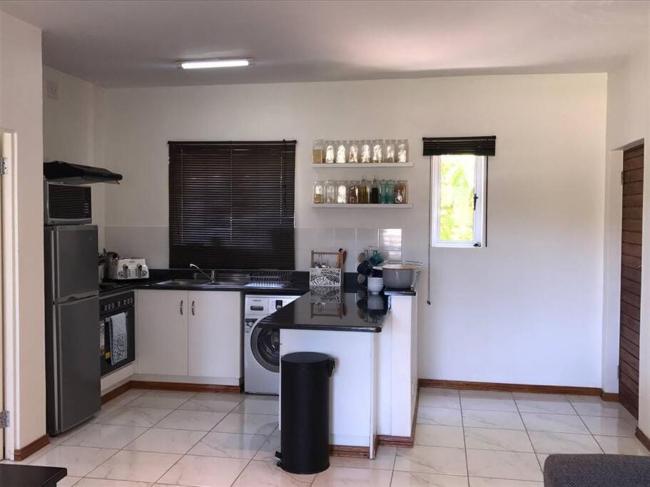 Kitchen or kitchenette, pet friendly, stove, toaster