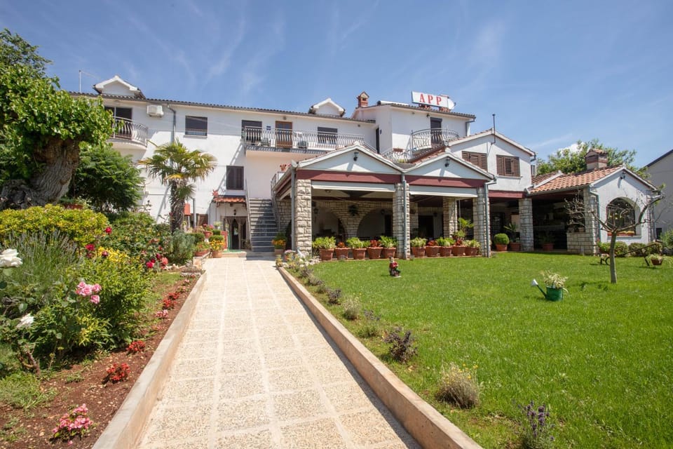 Property building, Garden, Garden view