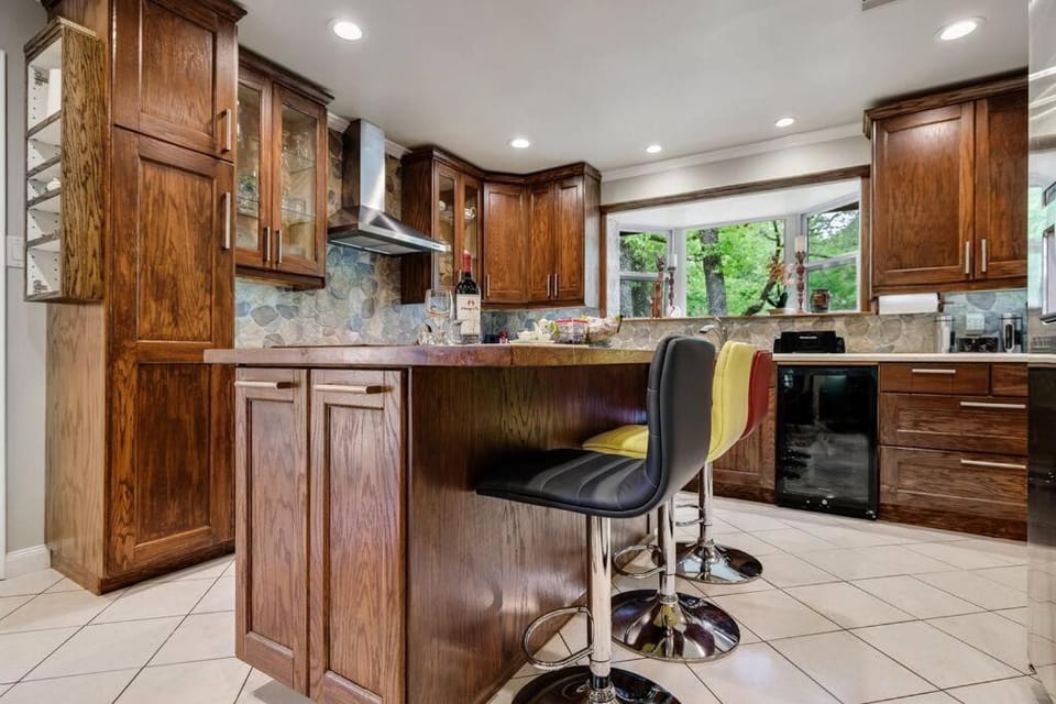 Kitchen or kitchenette, Dining area, dishwasher, minibar, oven, pet friendly, stove