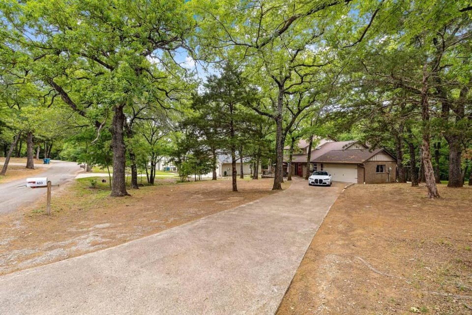 Property building, Natural landscape, Street view, Parking