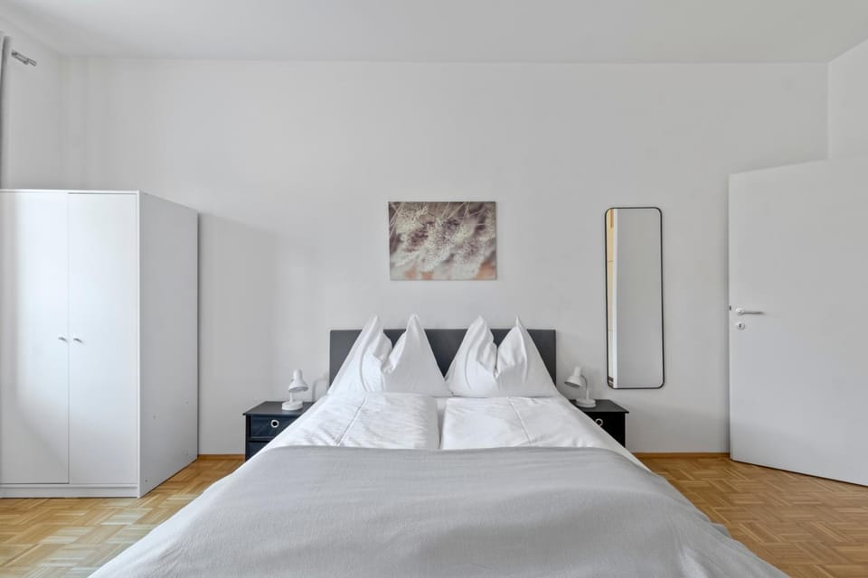 Bed, Photo of the whole room, Bedroom, wardrobe