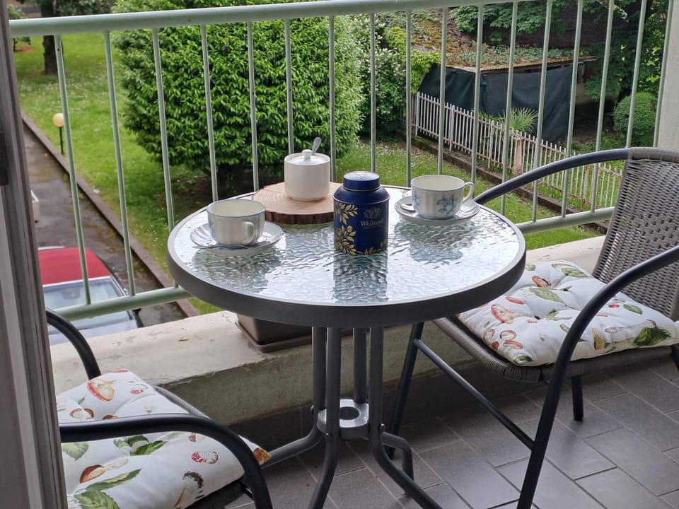 Property building, Day, View (from property/room), Balcony/Terrace, Garden view, Breakfast, Inner courtyard view