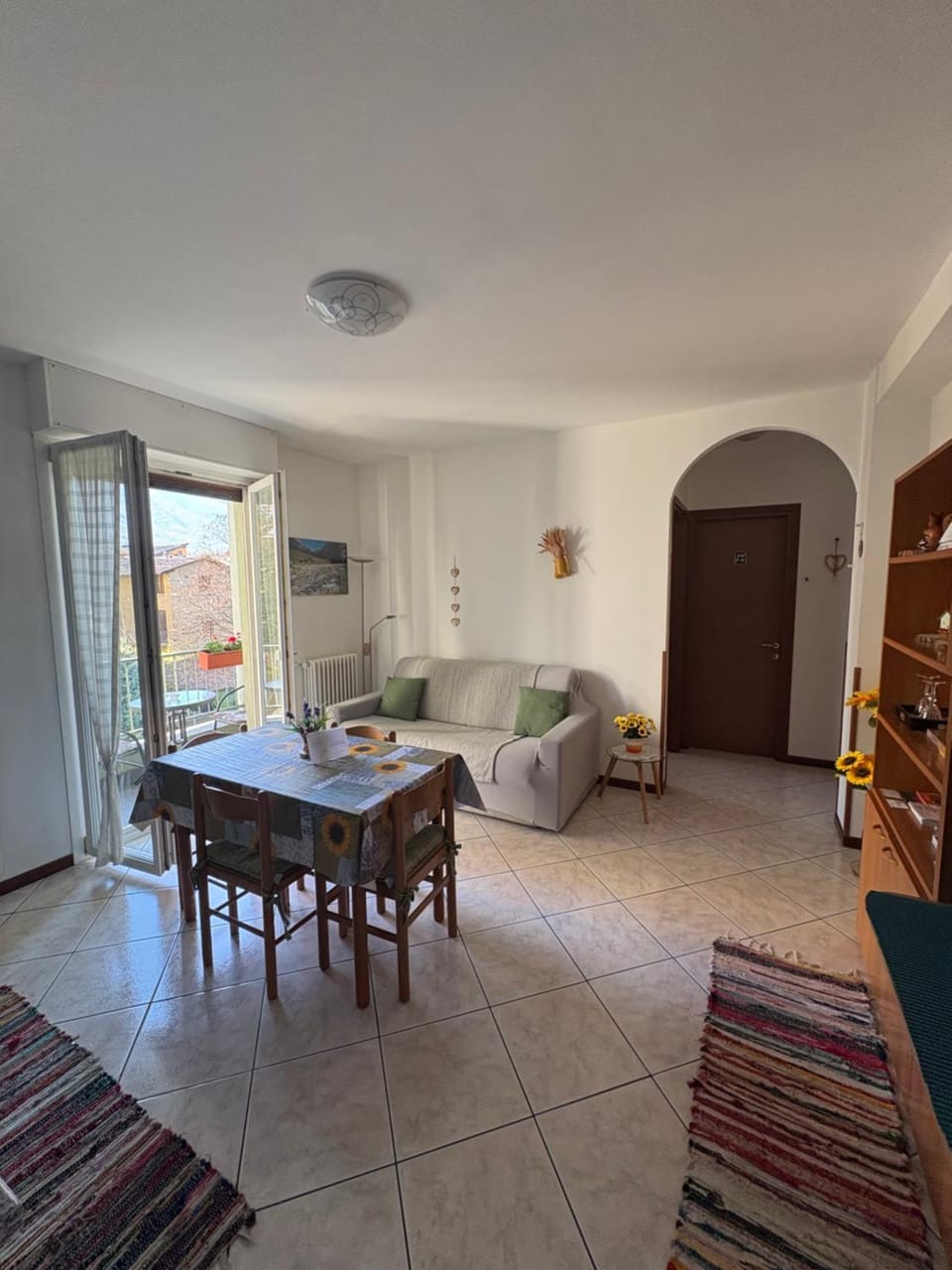 Day, Living room