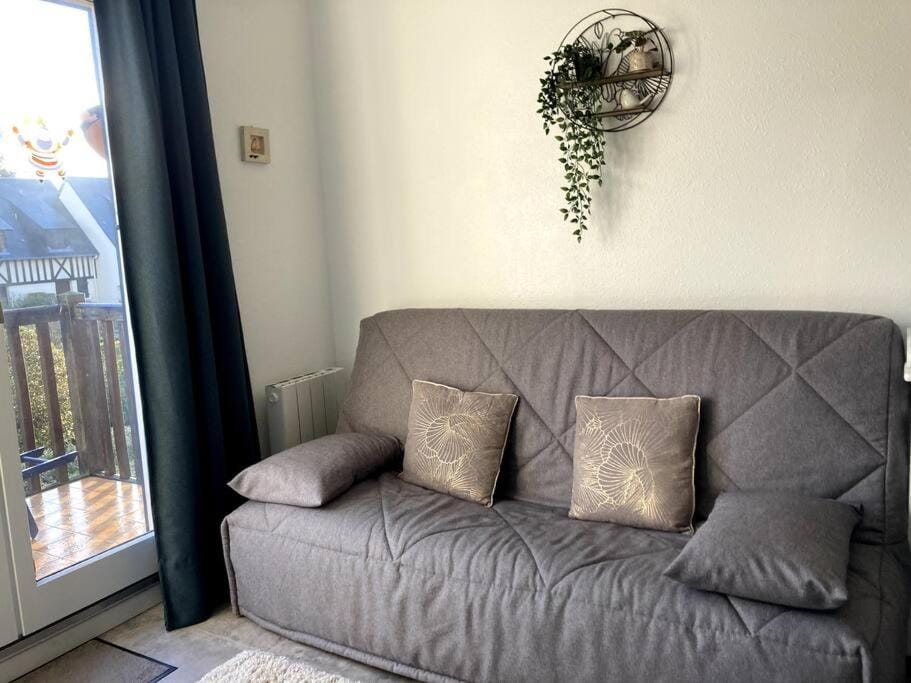Bed, Living room