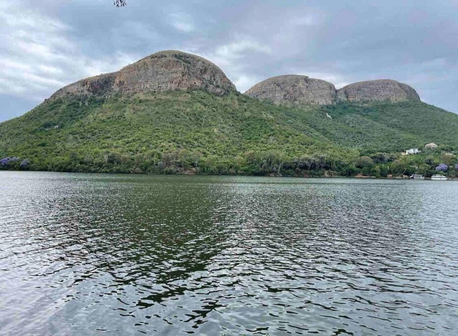 Sun Room (Studio) on the edge of the Harties dam. Apartment in Gauteng