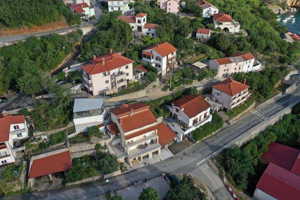Property building, Day, Neighbourhood, Bird's eye view, Street view