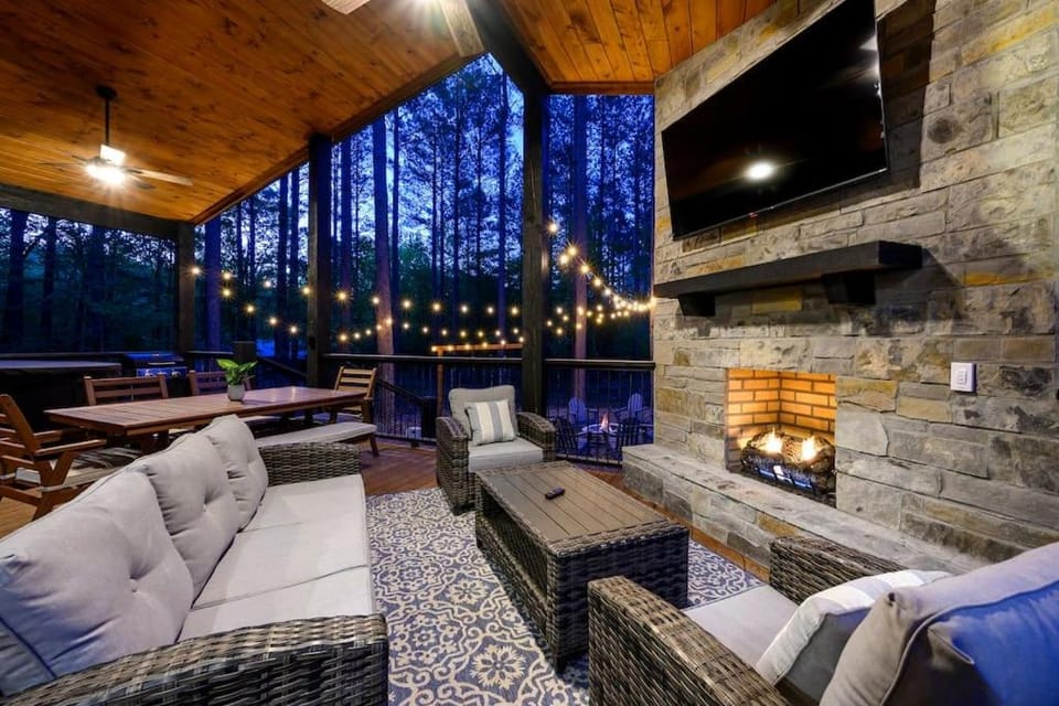 Brand New Luxury 2 Bedroom with Loft and Spa Sleeps 10 House in Oklahoma