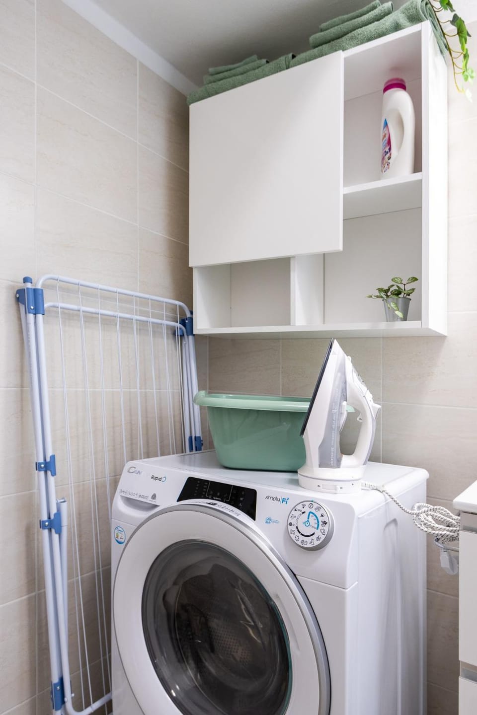 furniture, heating, towels, washing machine