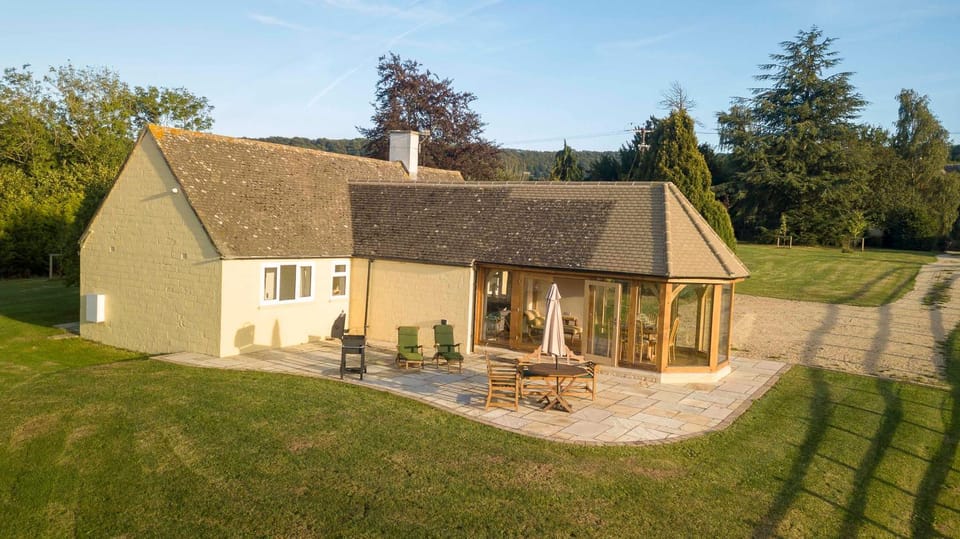 Property building, Natural landscape, BBQ facilities, Garden, Garden view, Parking