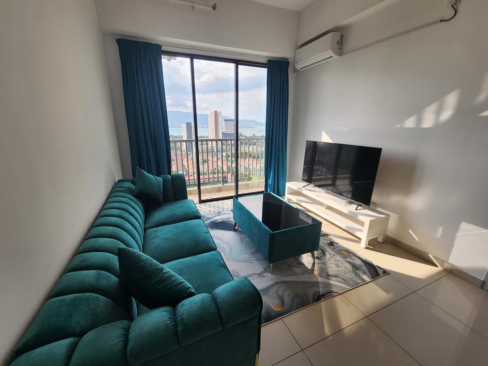 Communal lounge/ TV room, TV and multimedia, Living room, Seating area, Evening entertainment, air conditioner