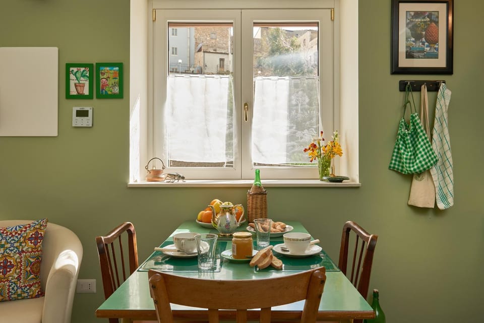Dining area, Breakfast