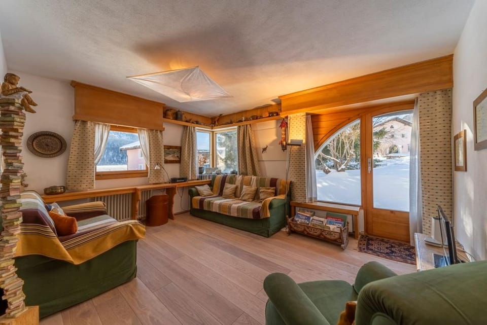 Communal lounge/ TV room, Living room