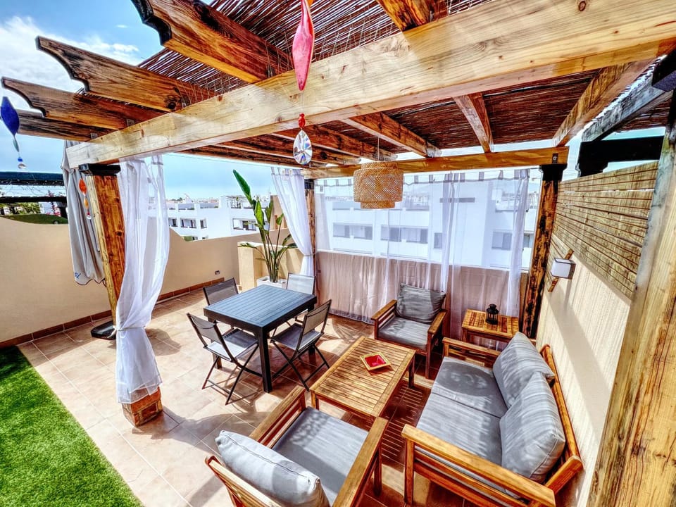 Day, Garden, Garden, Balcony/Terrace, Balcony/Terrace, Living room, Seating area