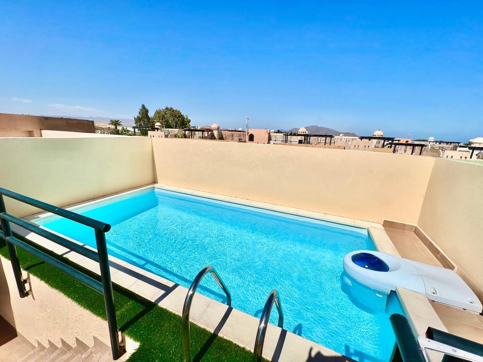 Balcony/Terrace, Balcony/Terrace, Pool view, Swimming pool, Swimming pool
